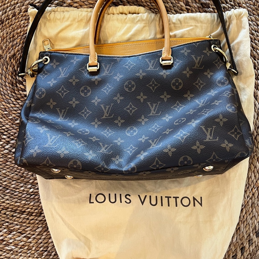 Louis Vuitton Pallas Tote